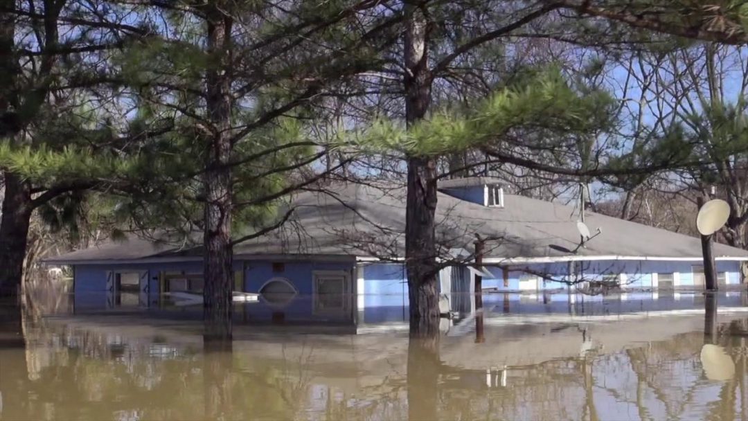 MUSIC MOUNTAIN DONATES WATER TO HELP VICKSBURG RESIDENTS Music